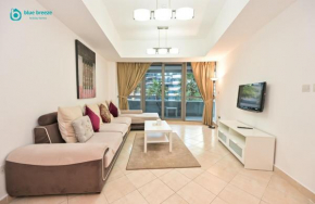 Blue Breeze - Spacious 1BR Retreat with Balcony in Dubai Marina